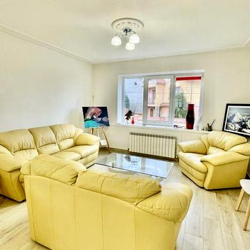 Продаж рощкішного та просторого будинку в Росвигово