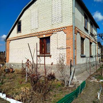 Продається просторий будинок  у затишному селі Червоне.