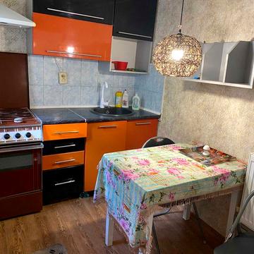 Здам квартиру в Чорноморці в приватному будинку  з газом паркомісцем власним двором зоною барбекю