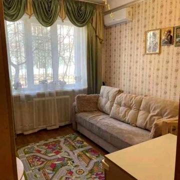 ТЕРМІНОВО продамо 2-кім квартиру з ремонтом! Севастопольська площа, вул Волинська 8. Газова плита!