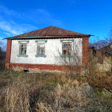 Будинок під реконструкцію або знесення в смт Високий