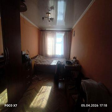 Продається 2 кімнатна Хрущівка 5/5 дах шиферний двохскатний дах
 Просп