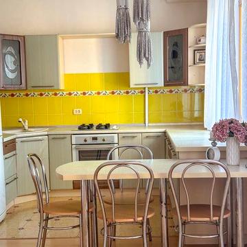 Продам простору 1-2 к кв Центр міста вул Шолом-Алейхема, 93