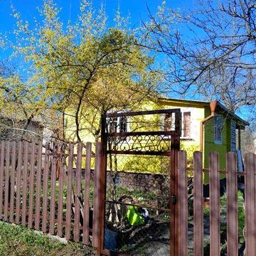 Дача на лiто, заiзд для авто, газ\плита з балоном, вода в дворi. Ялинка.