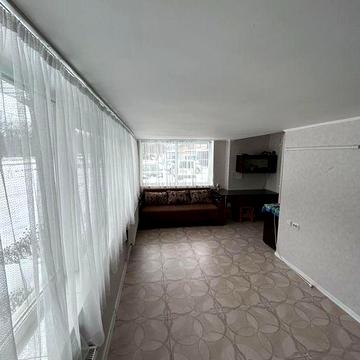 Продається простора квартира(можливо під бізнес)