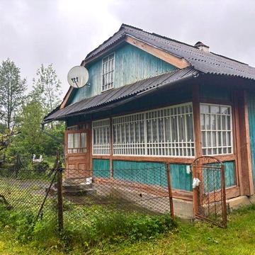 с.Рошняте    2 будинки,59 сотих землі,тиха локація,річка поруч,вигідно