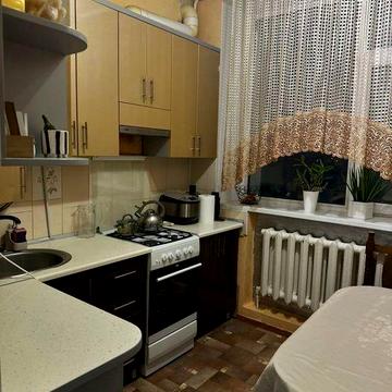 Здам 2-кімнатну квартиру по вул. Фабричній