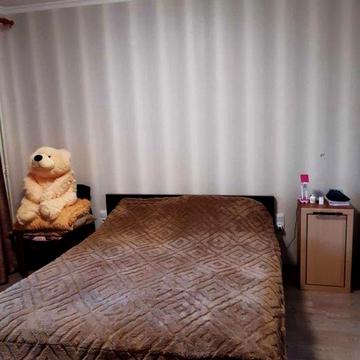 Продам  3-комнатную квартиру на 11-м мкрн .