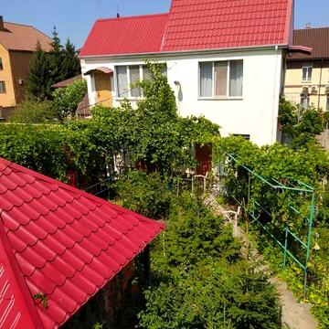 Продам дом 190 м², участок 10 соток + 2 гостевых дома