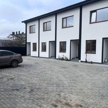 Продається таунхаус 98 м² з 3 спальнями та власною ділянкою в Святопетрівському