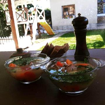 Двокімнатна квартира з власною терасою та бесідкою