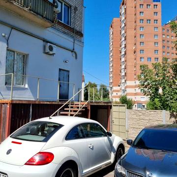 Херсонська вул., 5