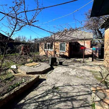 У продажу окремий будинок у передмісті