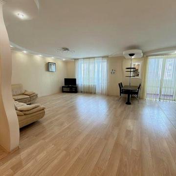 Продаж класної комфортної квартири для сімї, Центр - Новобудова