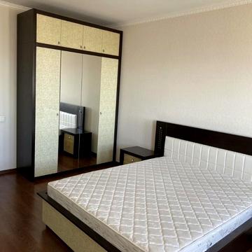 Любомира Гузара просп. (Космонавта Комарова), 26