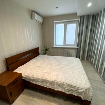 Заболотного/Палия, просторная 2 комнатная с лоджией