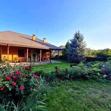 Оренда будинку 105 м2, 3 кімнати в с. Хотів. Є генератор.