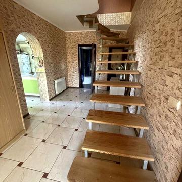 Большой добротный дом на Плавневой со всей мебелью и техникой