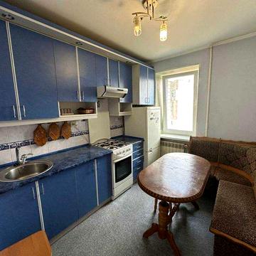 Хороша двокімнатна квартира на Ближніх Гречанах.