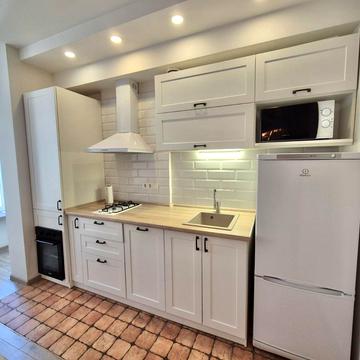 Павла Лі пров. (Московський), 2-Б