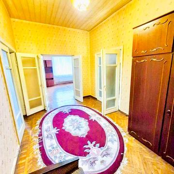 Продам елітну трикімнатну квартиру в центрі міста - 100 м².