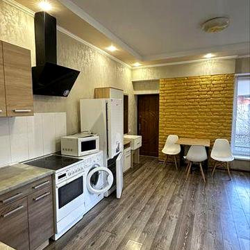 Продам 1 кімнатну квартиру з окремим Входом!