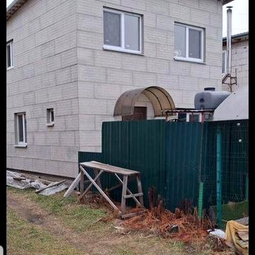 Продам будинок на березі річки.