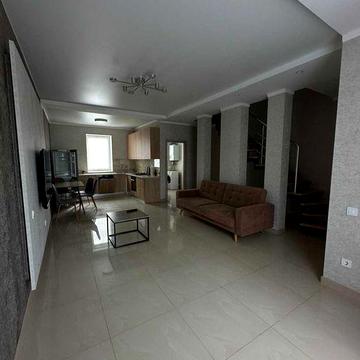 Довгострокова оренда дуплекса на вул.Леоніда Глібова 5330