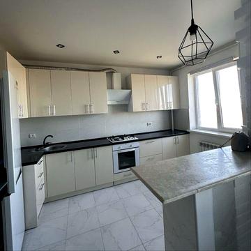 Перспективна 6 ремонт гарний стан парковка у дворі