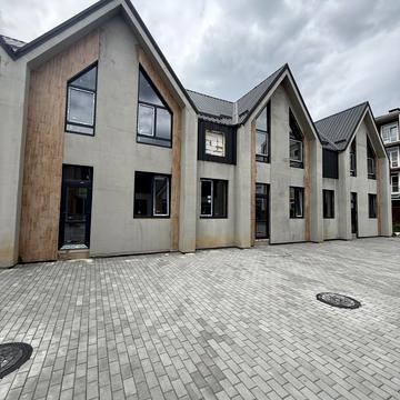 Молодецька, 33