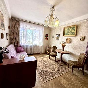 2-к квартира з ремонтом! Є балкон! Мінімальне оформлення!