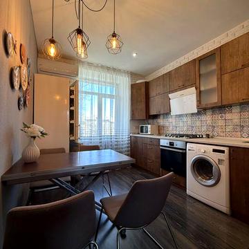 Оренда, 2-к квартира Свободи, ремонт, меблі, АО, центр