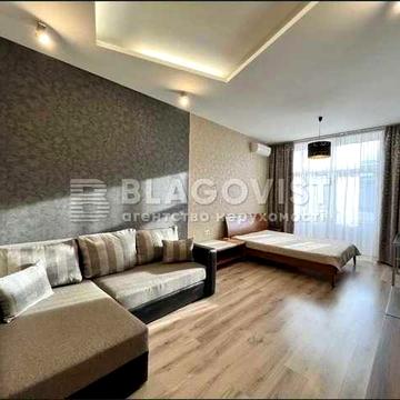 Продам квартиру на Подолі вул.Хорива,43/23 4(5),45м,ремонт 115000дол