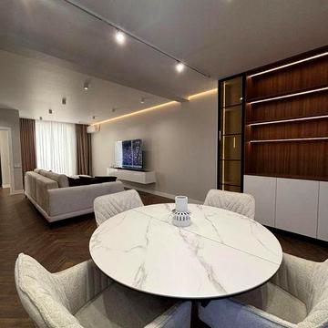 Таунхаус з дизайнерським ремонтом і меблями