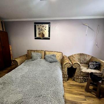 Глушко /1-ком гостинка с ремонтом на низком этаже