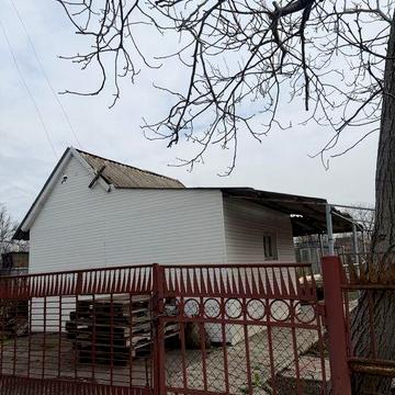 Продам дачний будинок