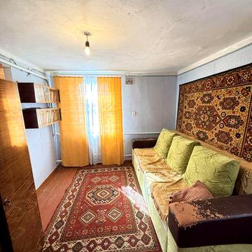 Цегляний будинок з гаражем