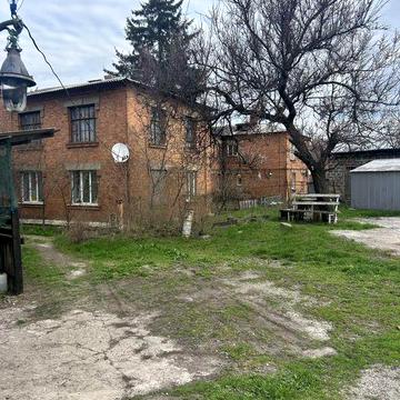 КРЕС вулиця Шурупова на продаж 2кімнатнаСТАЛІНКА біля річки з окремими кімнатами, 2 повер, не кутова. Всі вікна нові, стройматеріали. Зупинка СОКОЛИНА