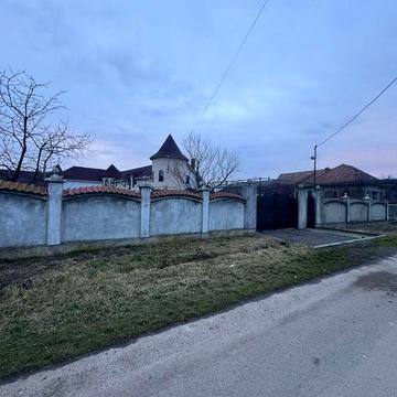 Довгострокова аренда частини будинку з окремою територією.