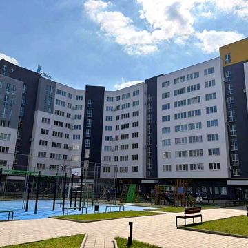 Продається 2-кімнатна новобудова з якісним дорогим ремонтом "з-під пензлика"  біля парку "Горіховий гай"  у ЖК Америка з великою коміркою у подарунок ЖК Америка