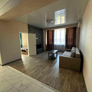 Двокімнатна "Сталінка" з автономним опаленням 43500$