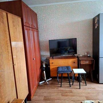 ТЕРМІНОВО ПРОДАМ 1/2 частину 1-кімнатної квартири по вул. Каденюка, 41Б.