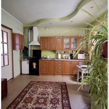 Дом возле метро . Центральные коммуникации 6 соток Гараж -20000 гривен