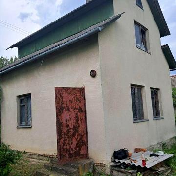 Гарна дачка поруч з містом