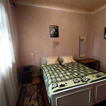 ПРОДАМ 2-КІМН. на пр. Т. Шевченка (центр міста, червона лінія)  (Н)