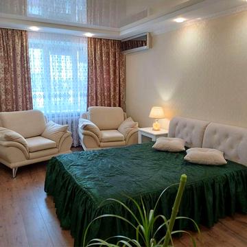 25.04 .Вільна 3 кім  дуже гарний стан Парк Миру