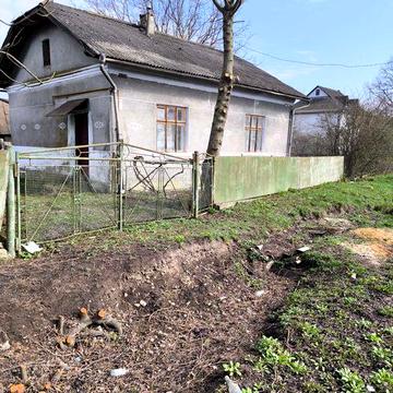 Продаж будинку з земельною ділянкою