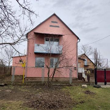 Продам гарний будинок з великою земельною ділянкою!