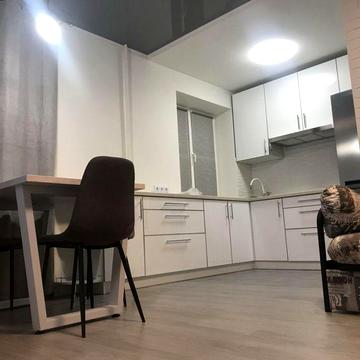 ОРЕНДА: 2-кім квартира. Є світло +центральне опалення