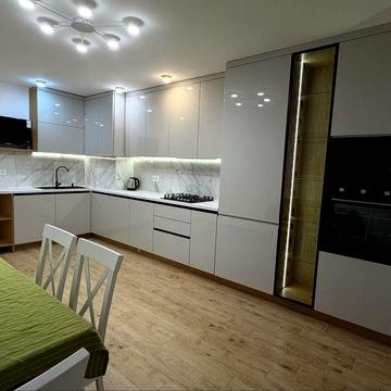 Оренда квартири вул.Незалежності 148 .Двостороння 2-кімнатна квартира. Площа:75м  Поверх: 5 .Перша здача! Власник